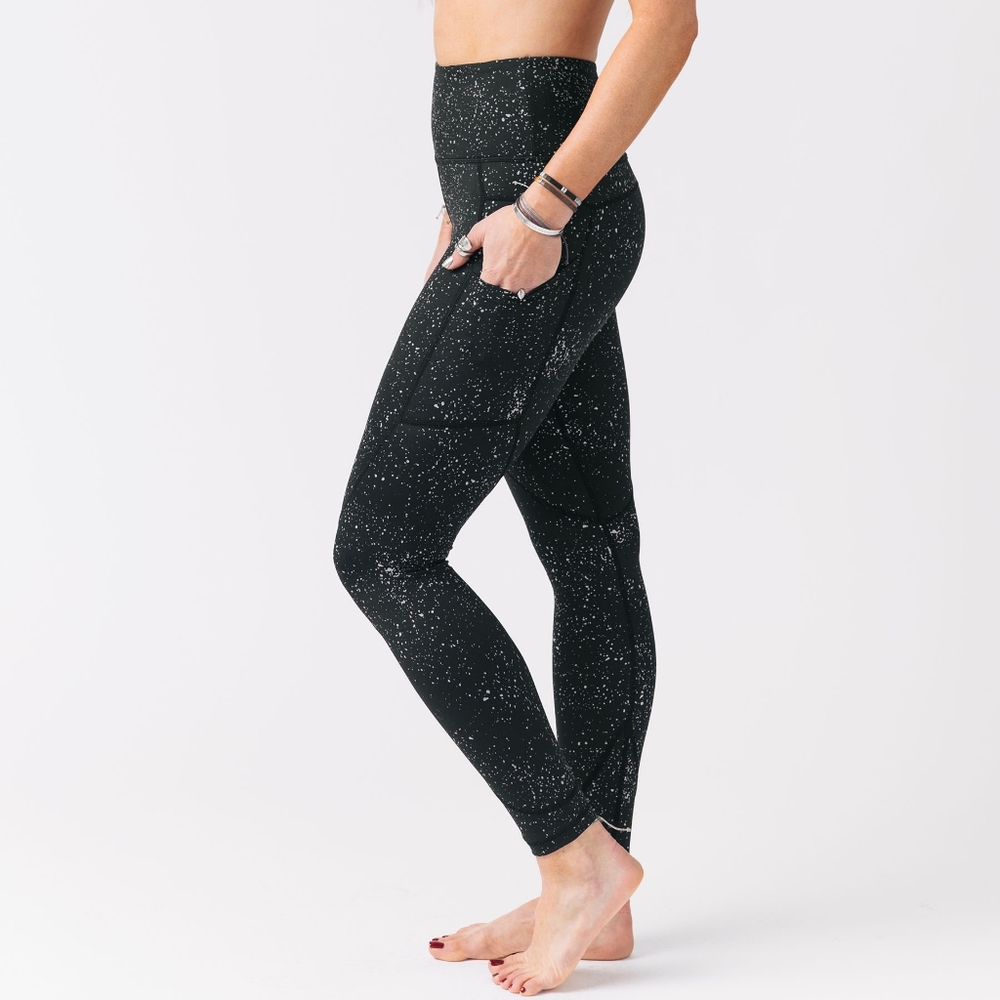 Black Reflective Pocket Light n Tight Hi-rise 7/8 24" 14-16 NWT